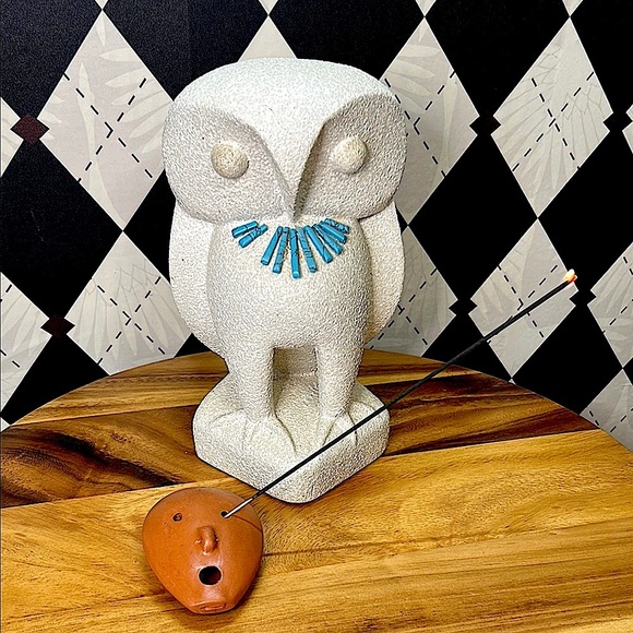 Mid-Century Modern Textured Owl Sculpture with Turquoise Detail – Artisan Style - Picture 8 of 9